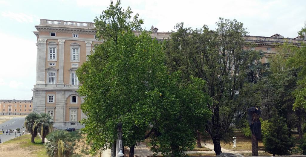 L'Insolita Reggia Caserta Exterior foto